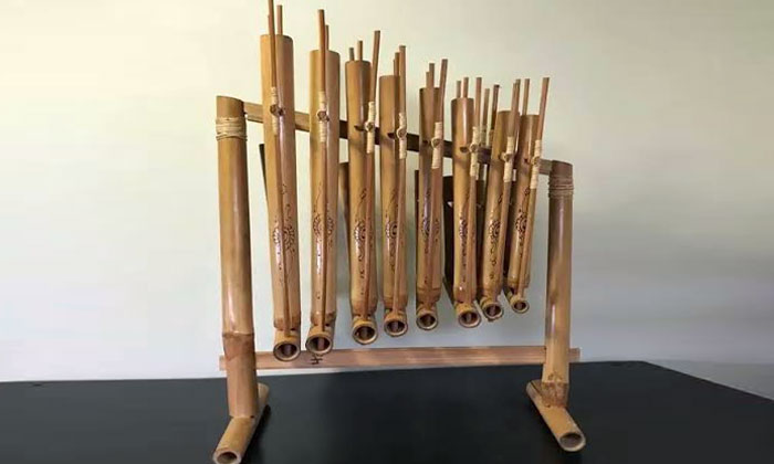 alat musik tradisional angklung