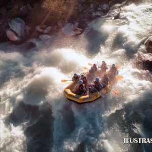 arung jeram di sungai colorado